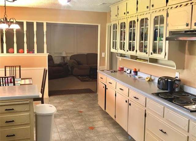 Property at 3107 Green Valley Ln, Arlington, TX 76014, 3 beds, 2 baths