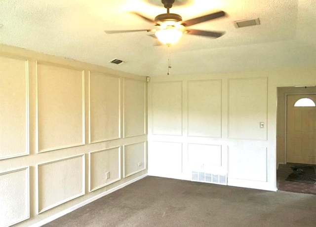 Property at 3107 Green Valley Ln, Arlington, TX 76014, 3 beds, 2 baths