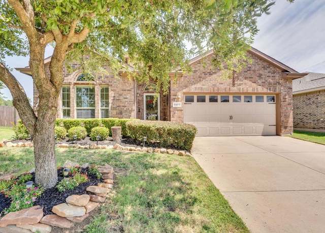 Property at 5209 Prestwick Dr, Arlington, TX 76001, 3 beds, 2 baths