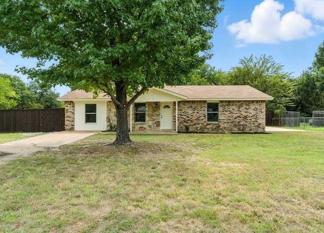 Property at 1024 Red Oak St, Azle, TX 76020, 3 beds, 2 baths