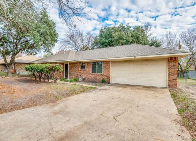 Property at 803 S 4th St, Crandall, TX 75114, 3 beds, 2 baths