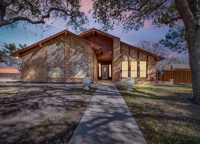 Property at 8828 Glen Hollow Dr, Fort Worth, TX 76179, 4 beds, 2 baths