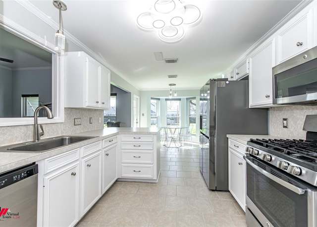 Property at 5870 Bayou Dr, Bossier City, LA 71112, 4 beds, 2 baths
