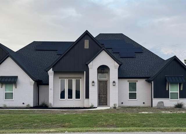Property at 252 Harvard Ln, Springtown, TX 76082, 3 beds, 2.5 baths