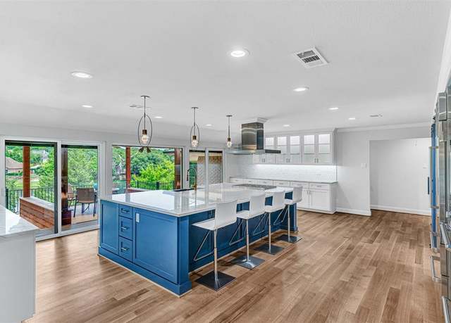 Property at 222 Sovereign Ct, Rockwall, TX 75032, 4 beds, 3.5 baths
