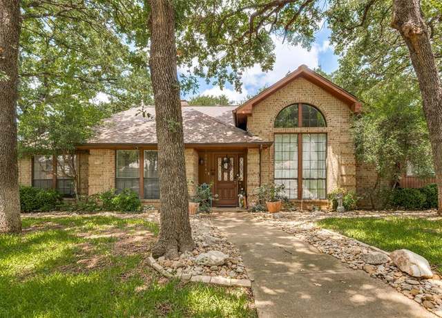 Property at 2017 Paddockview Dr, Arlington, TX 76017, 3 beds, 2 baths