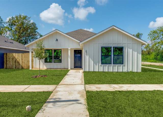 Property at 200 Campbell St, Terrell, TX 75160, 3 beds, 2 baths