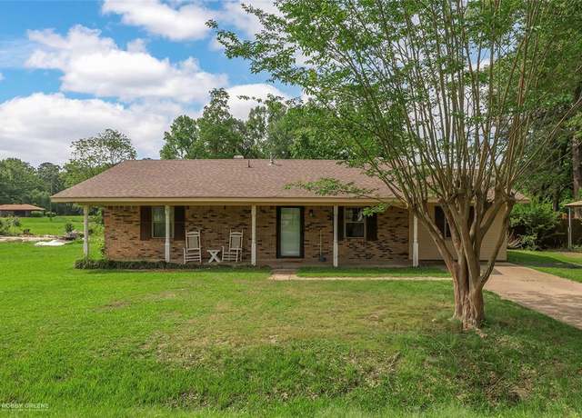 Property at 905 College St, Doyline, LA 71023, 3 beds, 1.5 baths