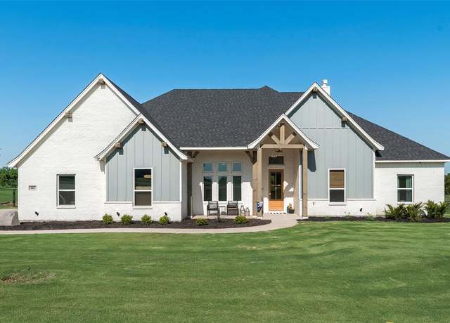 Property at 467 Red Bird Dr, Springtown, TX 76082, 4 beds, 3 baths