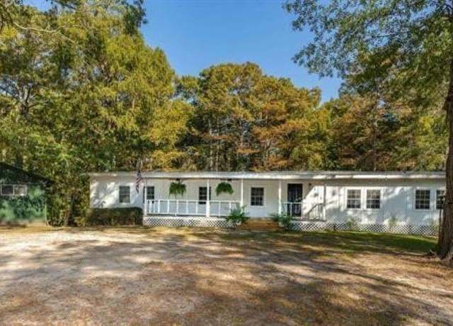 Property at 228 Stuart Dr, Karnack, TX 75661, 3 beds, 2 baths