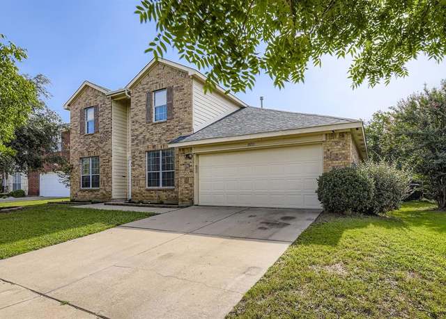 Property at 10713 Ivy Creek Ln, Fort Worth, TX 76140, 5 beds, 3 baths