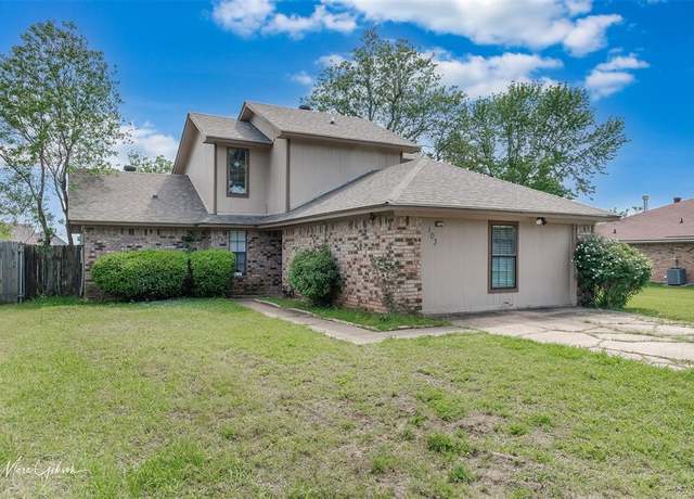 Property at 103 S Parkridge Dr, Bossier City, LA 71006, 4 beds, 2 baths