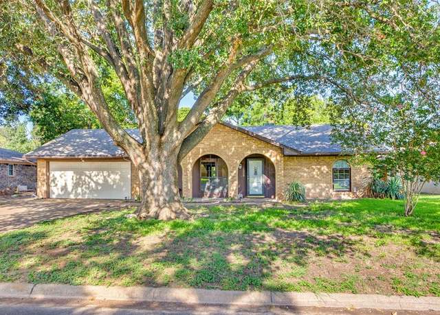 Property at 1008 Park Dr, Benbrook, TX 76126, 3 beds, 2 baths