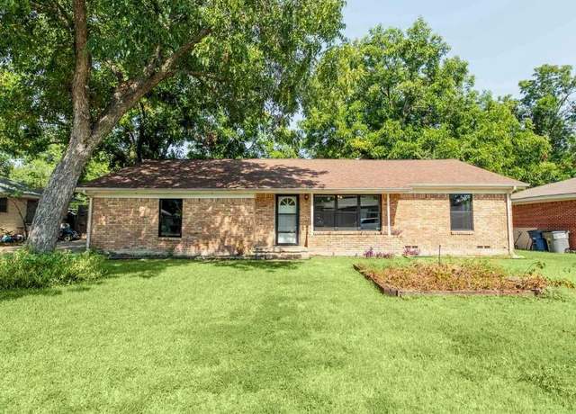Property at 305 S 1st St, Wylie, TX 75098, 3 beds, 2 baths