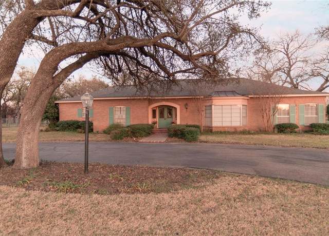 Property at 711 N Hurt St, Dublin, TX 76446, 2 beds, 2 baths