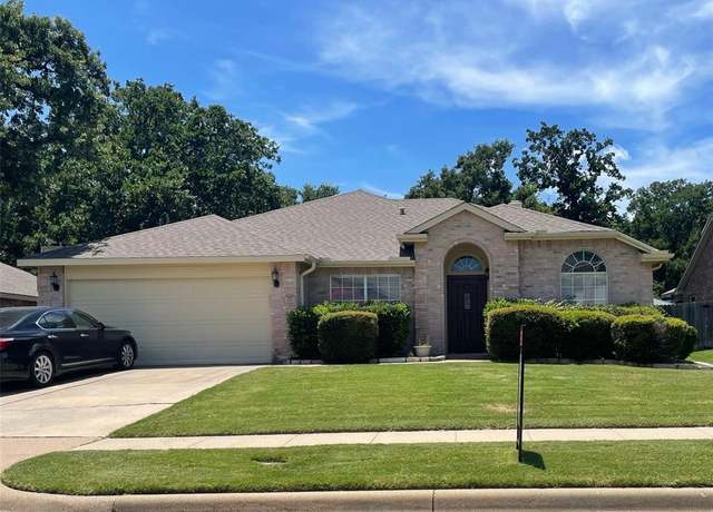 Property at 405 Londonderry Ln, Mansfield, TX 76063, 4 beds, 2 baths