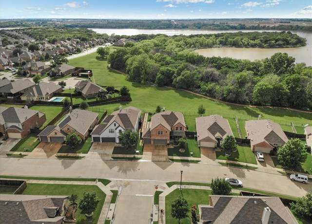 Property at 1316 Heather Ln, Little Elm, TX 75068, 5 beds, 2.5 baths