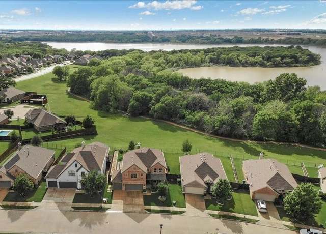Property at 1316 Heather Ln, Little Elm, TX 75068, 5 beds, 2.5 baths