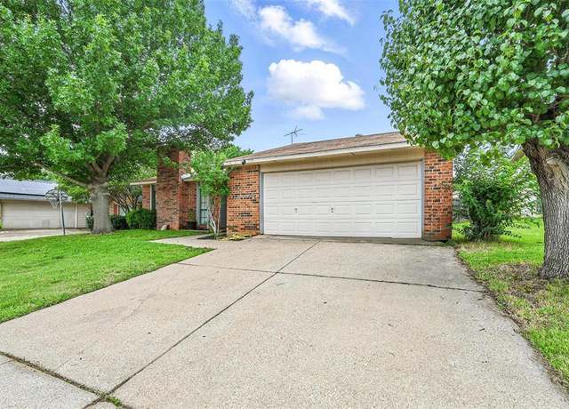 Property at 7015 Forestview Dr, Arlington, TX 76016, 3 beds, 2 baths