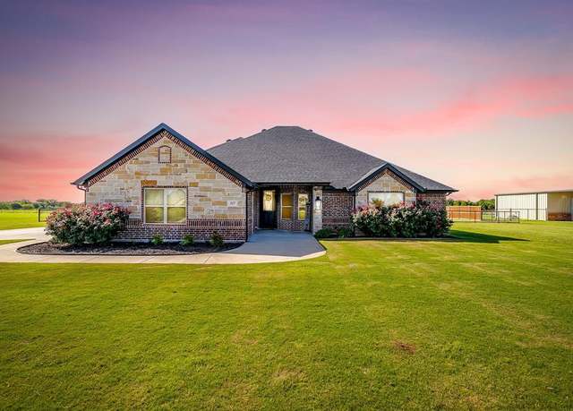 Property at 317 Olde Knoll Pl, Rio Vista, TX 76093, 4 beds, 2.5 baths