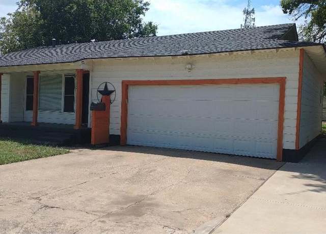 Property at 305 Mccurdy St, Crowley, TX 76036, 3 beds, 1 bath