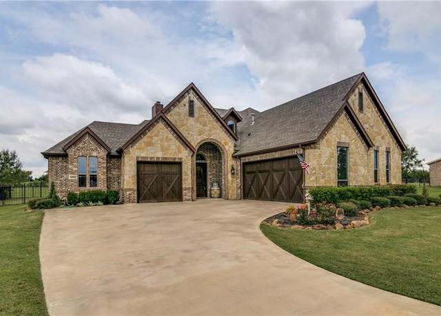 Property at 5062 White Pine Dr, Royse City, TX 75189, 4 beds, 3 baths