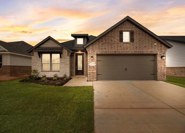 Property at 1237 Comal Ln, Springtown, TX 76082, 4 beds, 2 baths