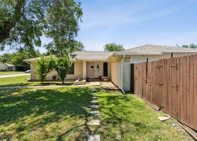Property at 3303 Kensington Dr, Mesquite, TX 75150, 3 beds, 2 baths