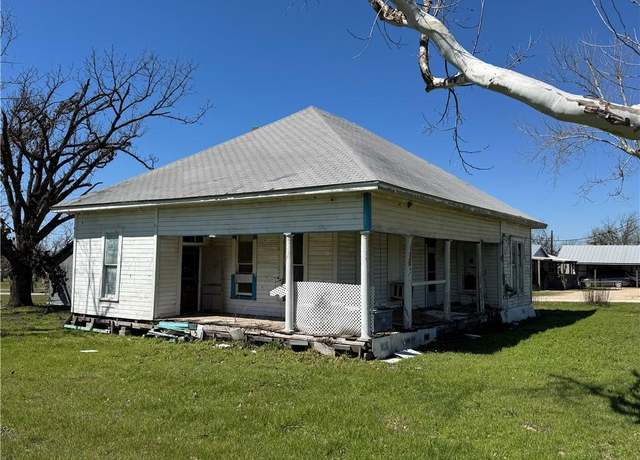 Property at 320 N 5th St, Lott, TX 76656, 3 beds, 1 bath