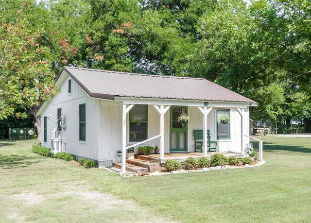 Property at 424 N Burleson Ave, De Leon, TX 76444, 1 bed, 1.5 baths
