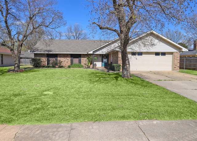 Property at 502 Parklane Dr, Bossier City, LA 71111, 3 beds, 2 baths