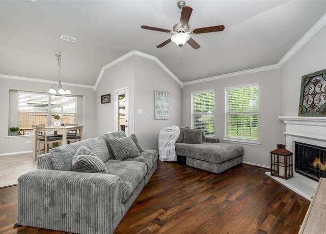 Property at 975 Crockett Dr, Lavon, TX 75166, 3 beds, 2 baths