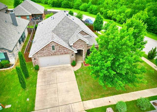 Property at 11800 Bexley Dr, Burleson, TX 76028, 3 beds, 2 baths