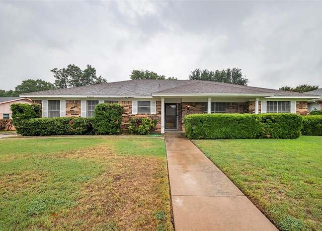 Property at 4313 Barcelona Dr, Fort Worth, TX 76133, 3 beds, 2 baths