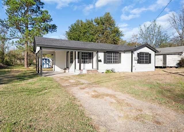 Property at 300 Calvert St, Sulphur Springs, TX 75482, 3 beds, 1 bath