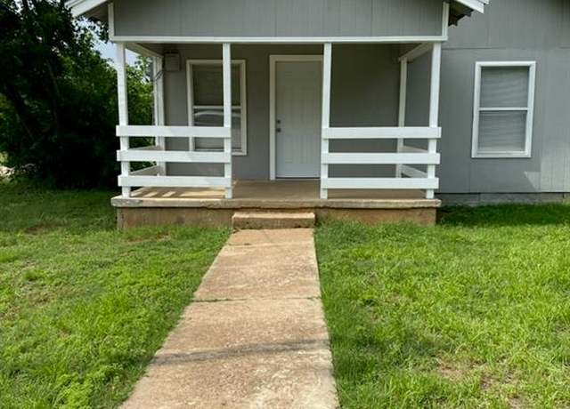 Property at 801 E 5th St, Coleman, TX 76834, 3 beds, 1 bath