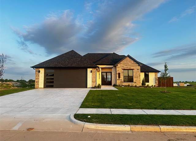 Property at 1805 Sudbury Dr, Cleburne, TX 76033, 4 beds, 2.5 baths