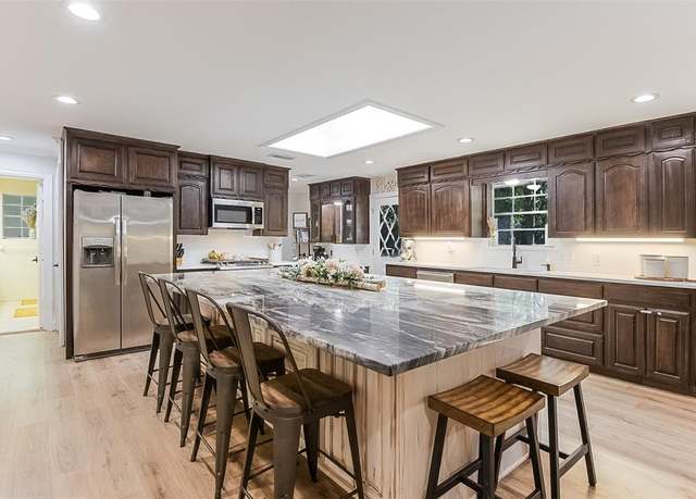 Property at 150 Red Oak Ln, Flower Mound, TX 75028, 2 beds, 2 baths