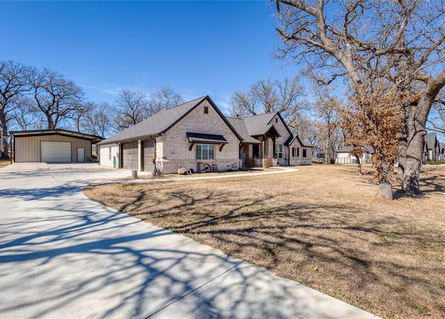 Property at 112 Clayton Xing, Springtown, TX 76082, 4 beds, 2 baths