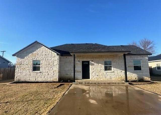 Property at 308 NW 1st St, Kerens, TX 75144, 3 beds, 2 baths