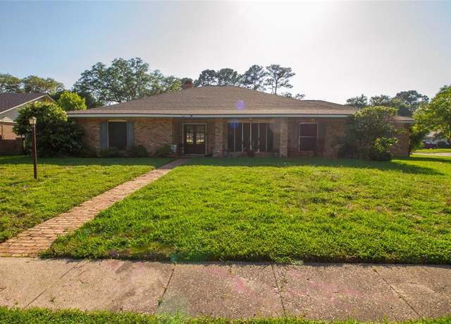 Property at 2300 Belmont Blvd, Bossier City, LA 71111, 3 beds, 2.5 baths