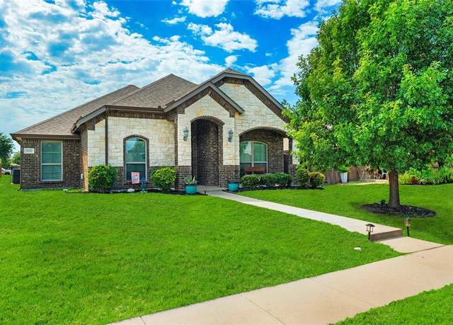 Property at 3055 Carlton Pkwy, Waxahachie, TX 75165, 3 beds, 2 baths