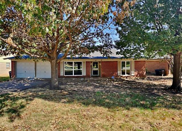 Property at 162 Hallmark Dr W, Fort Worth, TX 76134, 3 beds, 2 baths