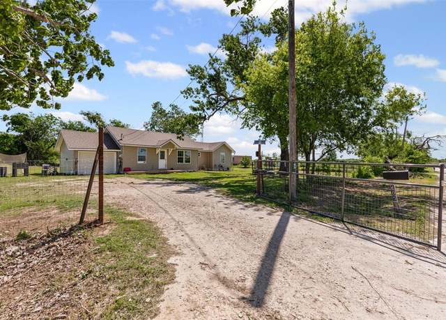Property at 105 S Lavaca St, Whitney, TX 76692, 3 beds, 2 baths