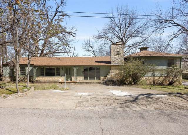 Property at 206 Vine St, Glen Rose, TX 76043, 4 beds, 3.5 baths
