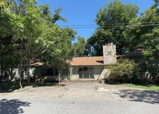 Property at 206 Vine St, Glen Rose, TX 76043, 4 beds, 3.5 baths