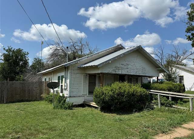 Property at 308 E 4th St, Coleman, TX 76834, 2 beds, 1 bath