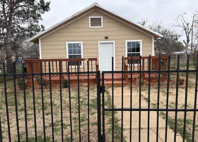 Property at 608 W 12th St W, Cisco, TX 76437, 3 beds, 1 bath