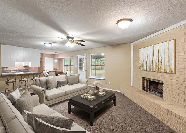 Property at 628 Evelyn Ln, Burleson, TX 76028, 3 beds, 2 baths
