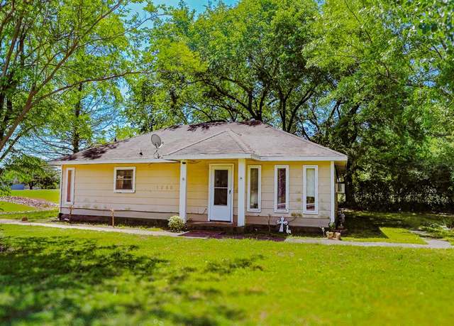 Property at 1240 E Hickory St, Paris, TX 75460, 3 beds, 1 bath